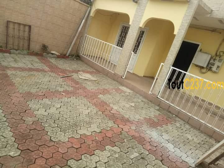 Maison sic à louer à Makepe Douala