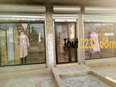 Espace commercial Triplex a louer a Akwa Douala