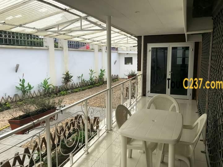 Villa meublée à louer à Bonapriso