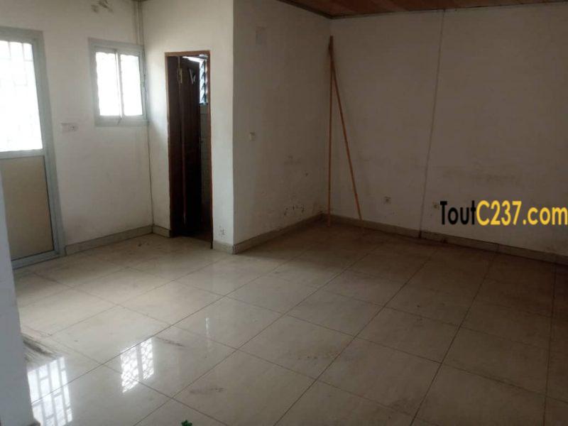 Bureau à louer à Akwa Douala