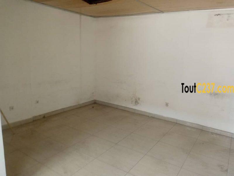 Bureau à louer à Akwa Douala
