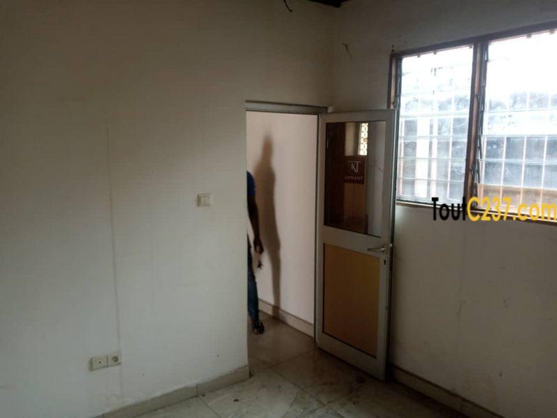 Bureau à louer à Akwa Douala