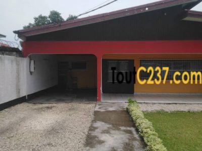 Très Vaste Villa à louer à Bonapriso Douala