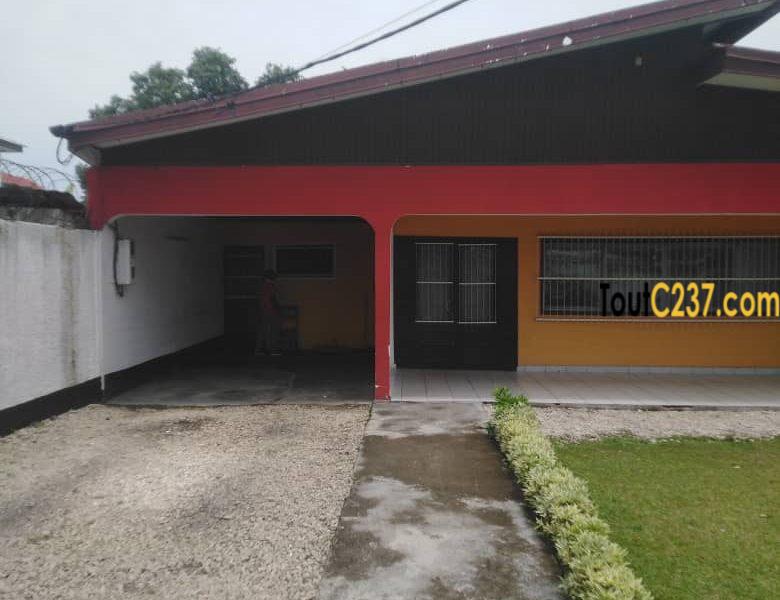 Très Vaste Villa à louer à Bonapriso Douala