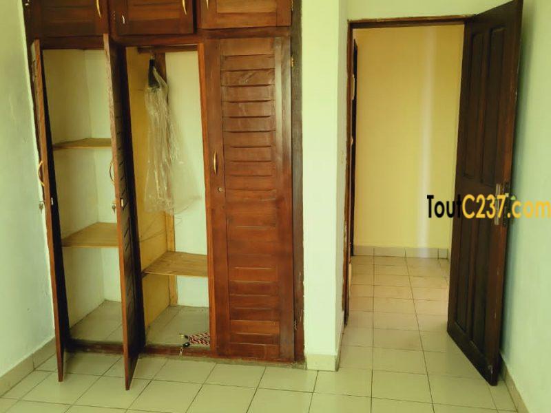 Studio moderne à louer à Ngodi Akwa