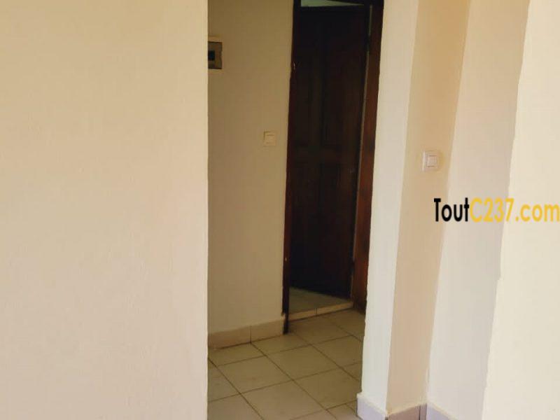 Studio moderne à louer à Ngodi Akwa