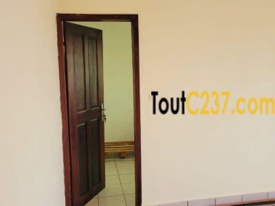 Studio moderne à louer à Ngodi Akwa