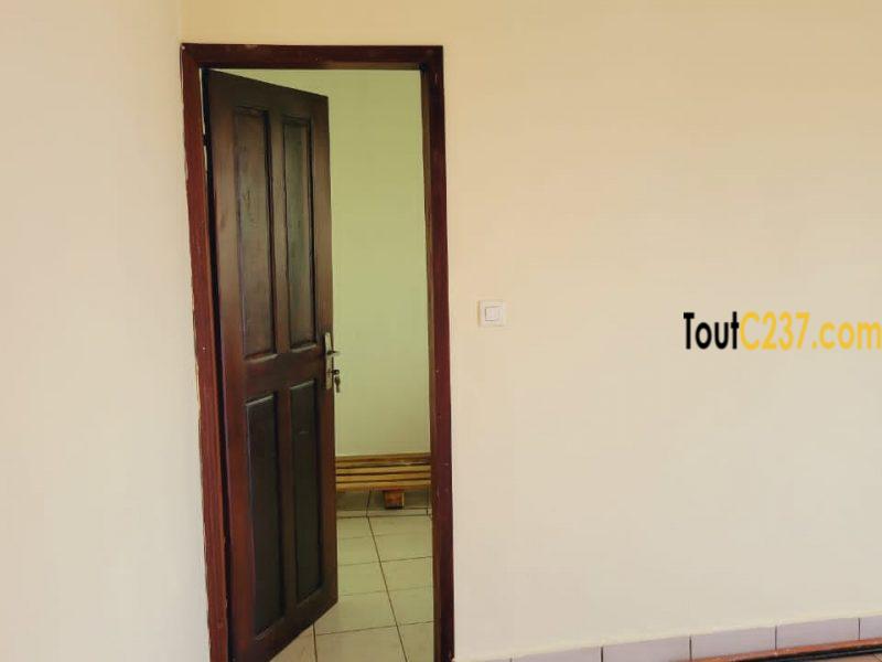 Studio moderne à louer à Ngodi Akwa