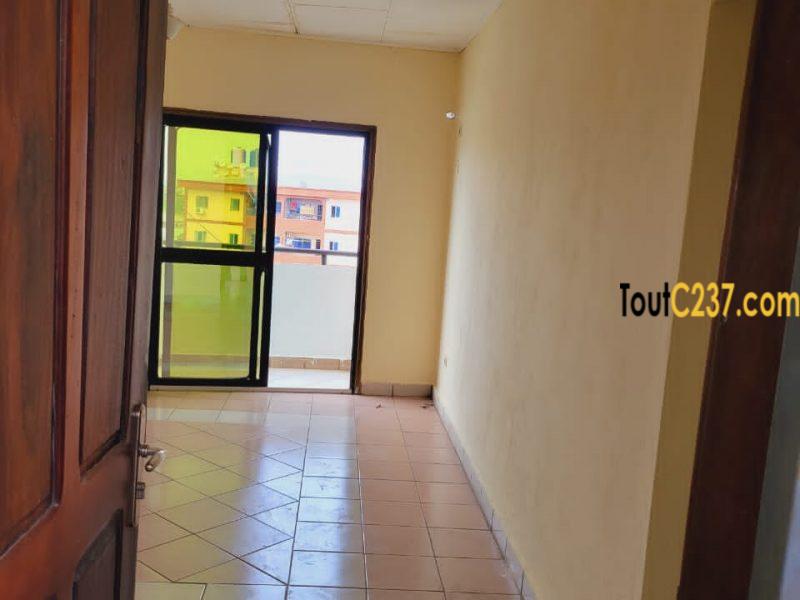 Studio moderne à louer à Ngodi Akwa