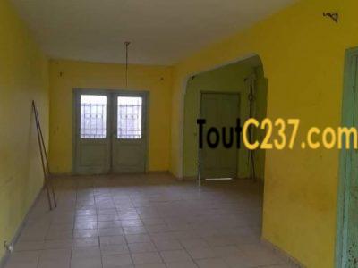 Villa sic à louer à Bonamoussadi Douala