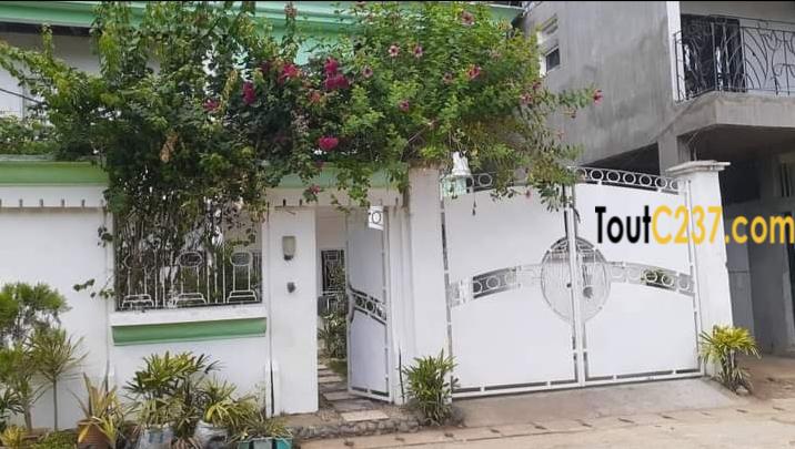 Duplex à louer à Logbessou Douala