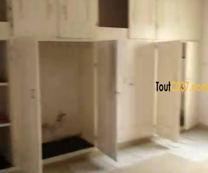 Très Vaste Villa à louer à Bonapriso Douala