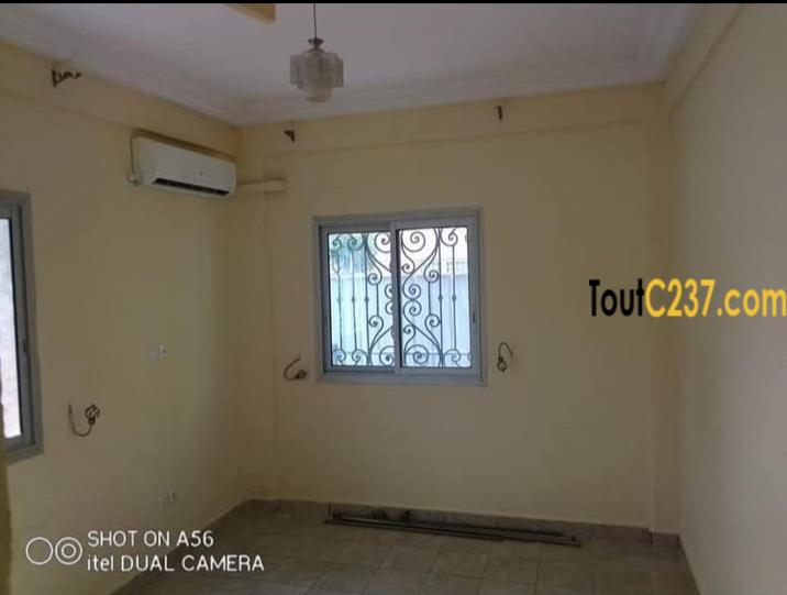 Appartement à louer à Bonapriso Douala