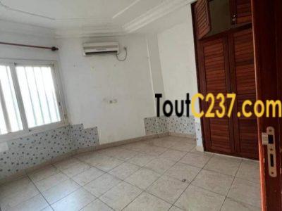 Appartement à louer à Bonapriso Douala