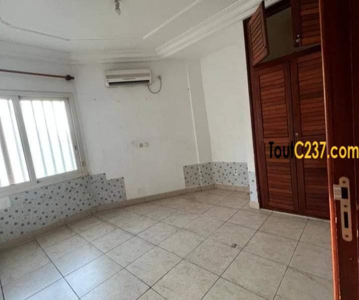 Appartement à louer à Bonapriso Douala