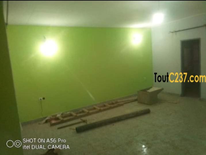 Maison à louer à Logpom Douala