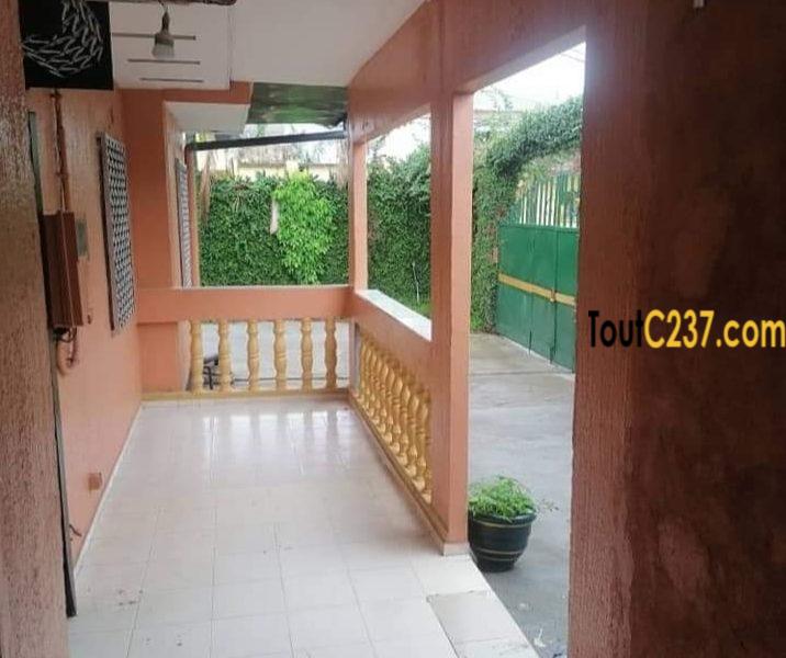 Villa à louer à Bonamoussadi Douala