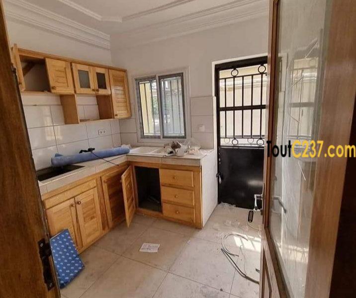 Appartement neuf à louer à pk8 Douala