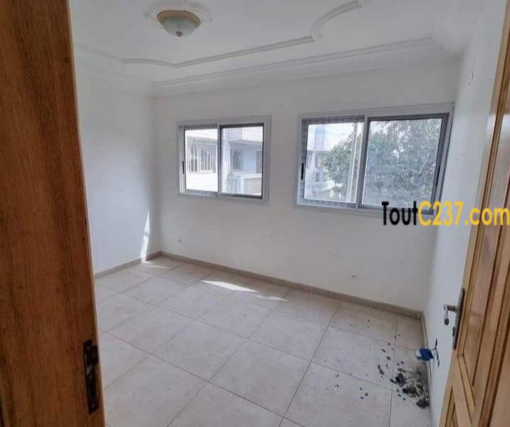 Appartement neuf à louer à pk8 Douala