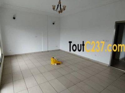Appartement à louer à Bonamoussadi Douala