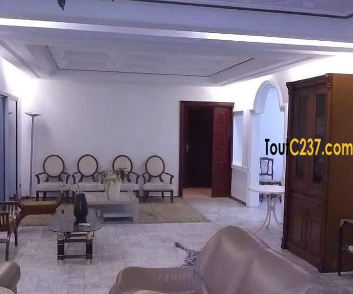 Maison duplex à louer à Bonamoussadi Douala