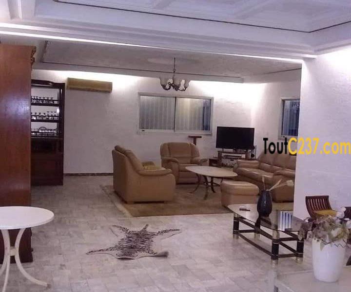 Maison duplex à louer à Bonamoussadi Douala