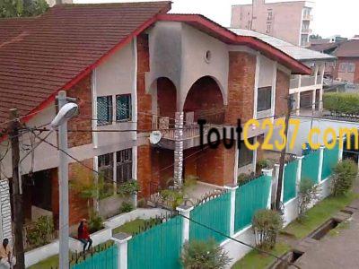 Maison Duplex à louer à Bonapriso Douala
