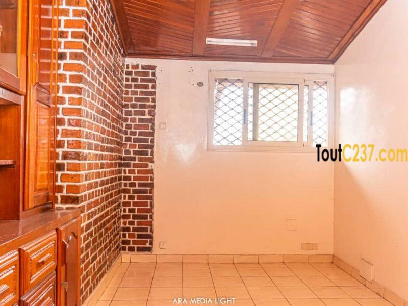 Maison Duplex à louer à Bonapriso Douala