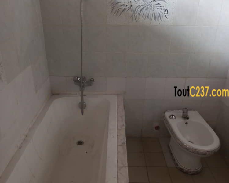 Maison Duplex à louer à Bonapriso Douala