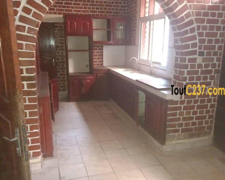Maison Duplex à louer à Bonapriso Douala