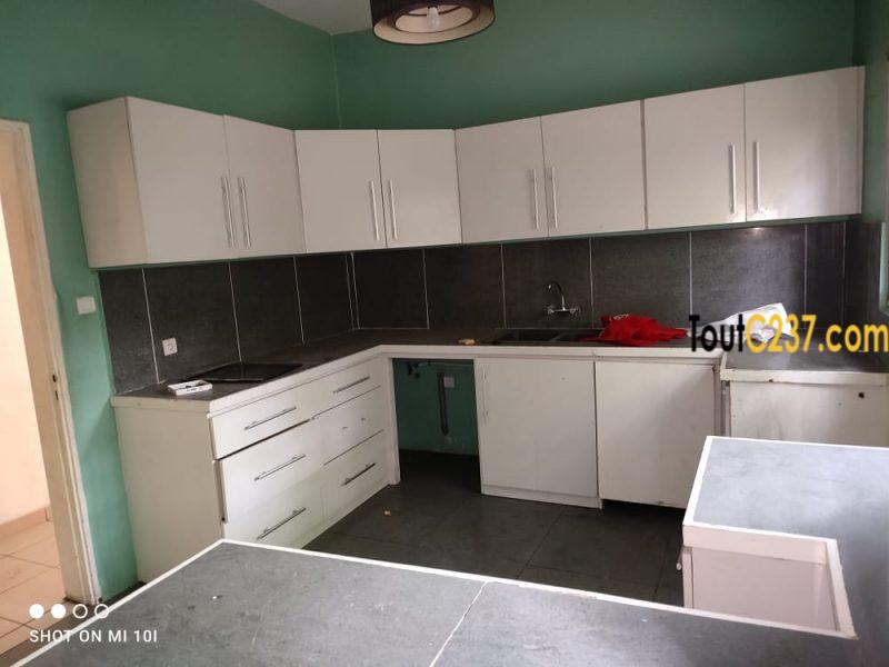 Maison en duplex à louer à Bonapriso Douala