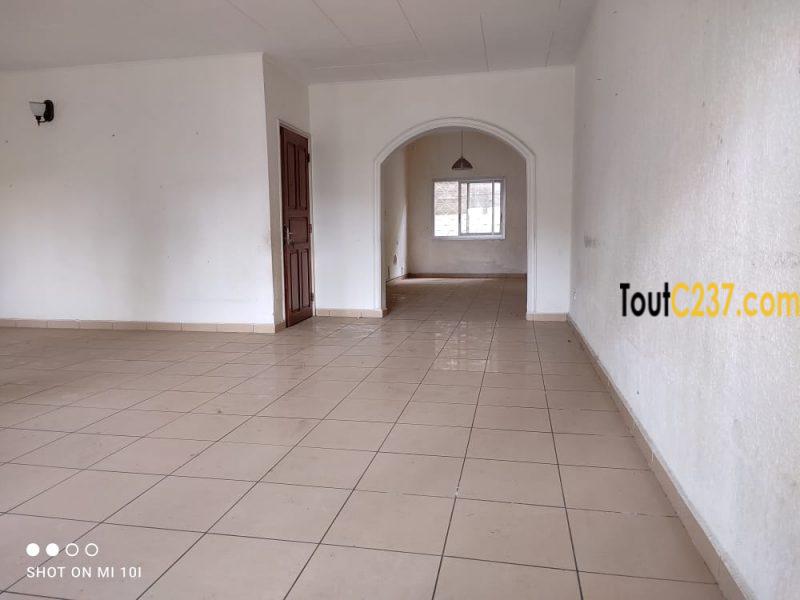 Maison en duplex à louer à Bonapriso Douala