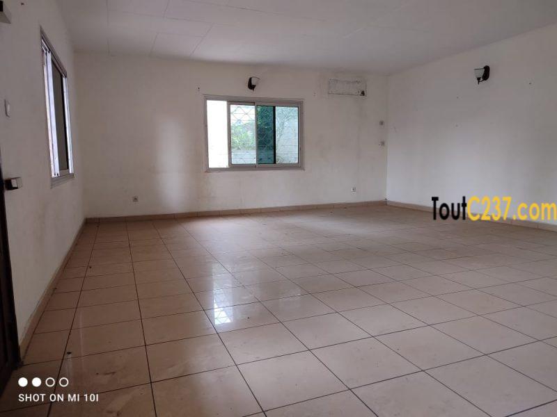 Maison en duplex à louer à Bonapriso Douala