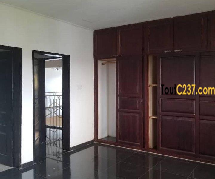Maison duplex à louer à Kotto Douala