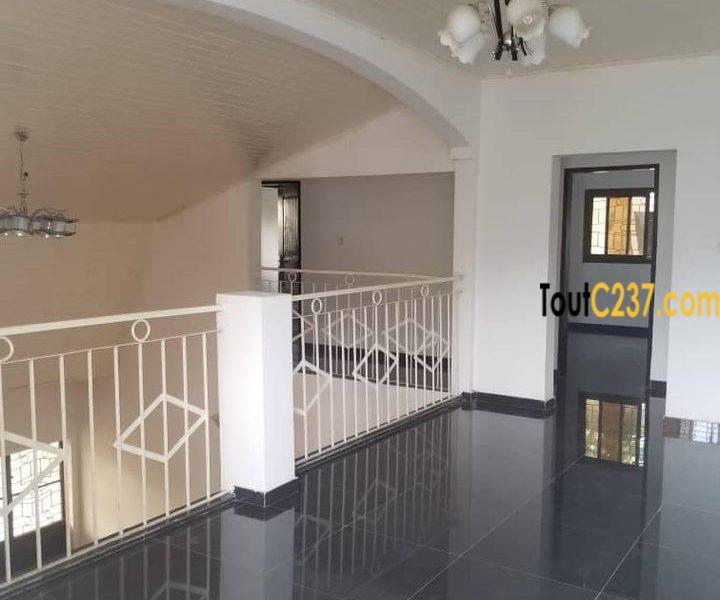 Maison duplex à louer à Kotto Douala