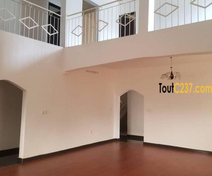 Maison duplex à louer à Kotto Douala