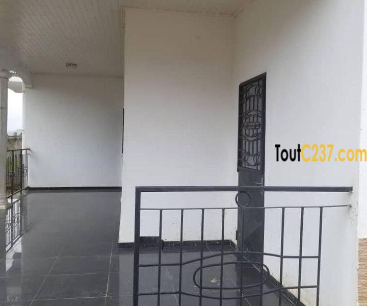 Maison duplex à louer à Kotto Douala