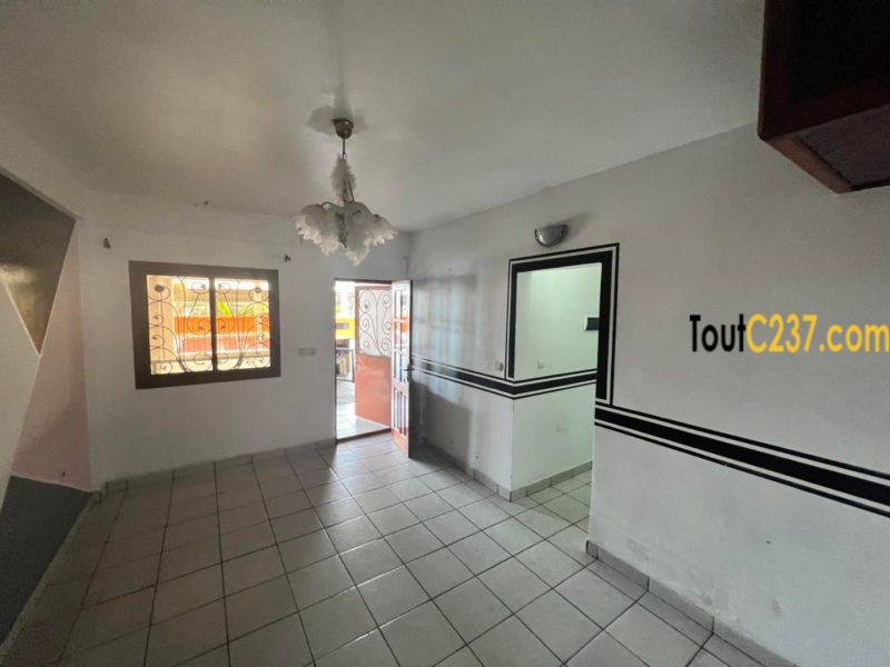 Studio Moderne à louer à Bonapriso Douala