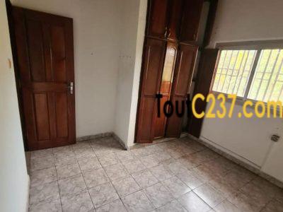 Maison en Villa à louer à Bonamoussadi