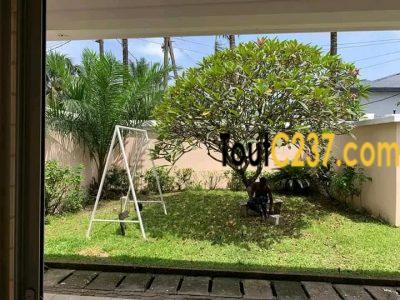 Maison avec piscine à louer à Bonapriso