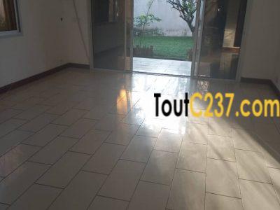 Maison à louer à Bonapriso Douala