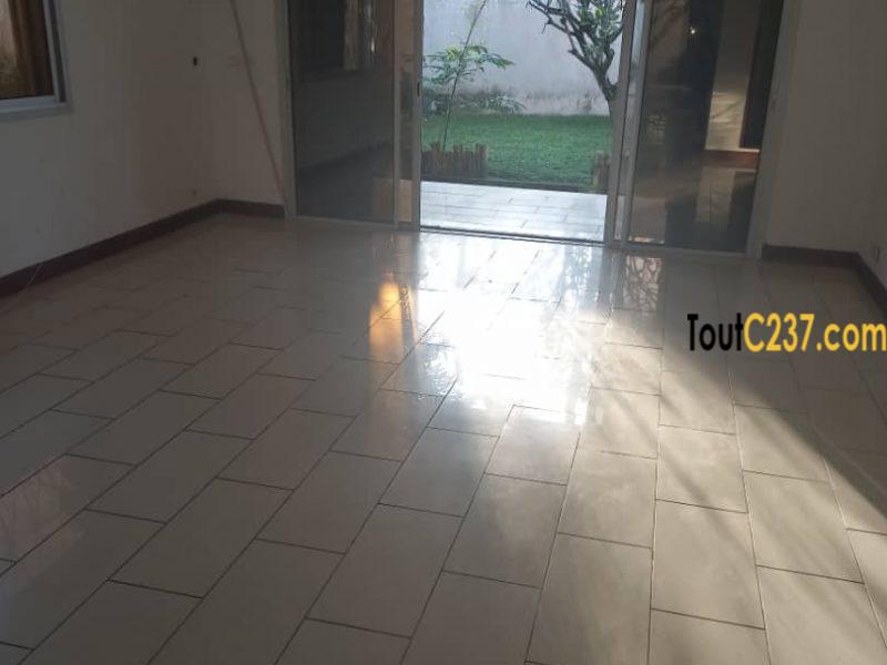 Maison à louer à Bonapriso Douala