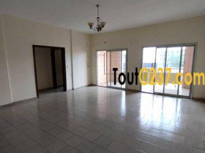 Vaste Appartement à louer à Makepe, Douala