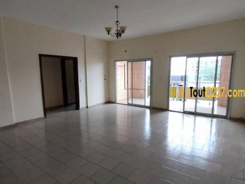 Vaste Appartement à louer à Makepe, Douala