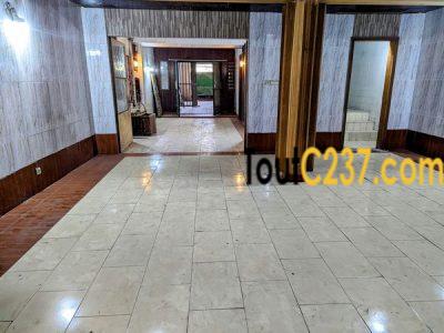 Maison duplex à louer à Bali Douala