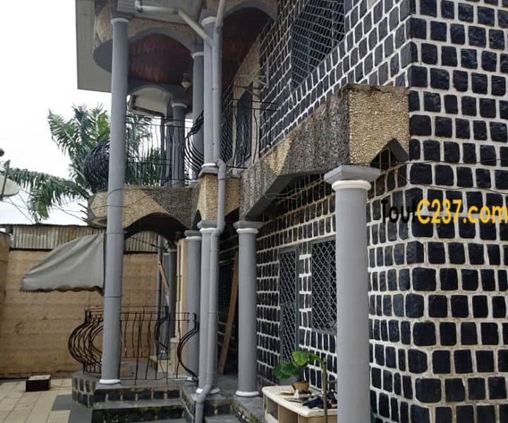 Maison duplex à louer à Beedi, Douala