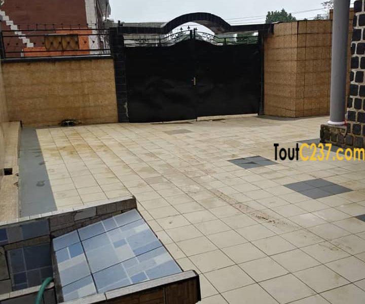 Maison duplex à louer à Beedi, Douala