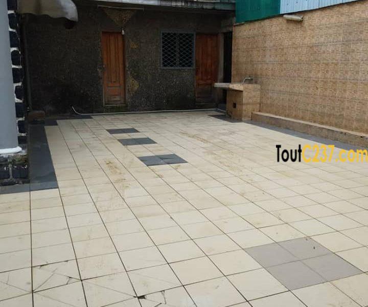 Maison duplex à louer à Beedi, Douala