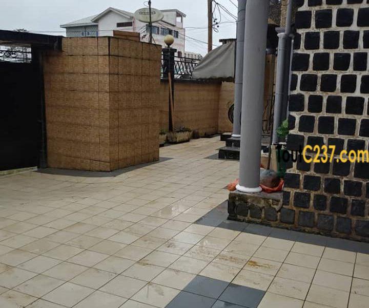 Maison duplex à louer à Beedi, Douala