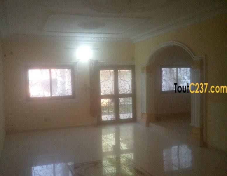 Duplex à louer à Makepe Douala